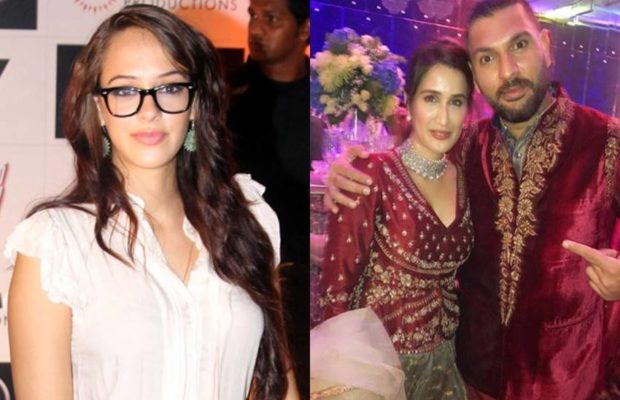 Sagarika Ghatge took photos with Yuvraj Singh in a match dressing wife became angry. | सागरिका घाटगेने युवराज सिंगसोबत मॅचिंग ड्रेसमध्ये फोटो काढल्याने पत्नी हेजल झाली नाराज! Sagarika Ghatge took photos with Yuvraj Singh in a match dressing wife became angry. | सागरिका घाटगेने युवराज सिंगसोबत मॅचिंग ड्रेसमध्ये फोटो काढल्याने पत्नी हेजल झाली नाराज!