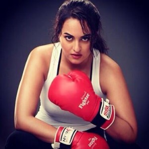 Sonakshi increased the temperature | सोनाक्षीचा पारा चढला