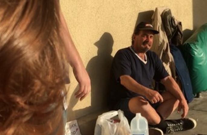 He got his job in the street ... | रस्त्यावरच त्याने मिळवला जॉब...