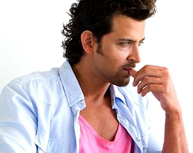 Bitwen colleagues angry with Hrithik? | ‘बी’टाऊनच्या सहकाऱ्यांवर हृतिक झाला नाराज ? Bitwen colleagues angry with Hrithik? | ‘बी’टाऊनच्या सहकाऱ्यांवर हृतिक झाला नाराज ?