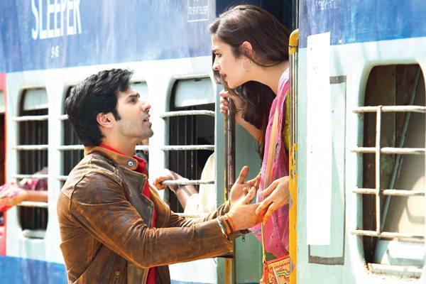 Like 'Raiyas', 'YoVillywood' films also came in the train | 'Raees' सिनेमाप्रमाणेच 'या'बॉलिवूड सिनेमांचेही झाले ट्रेनने प्रवास करत प्रमोशन Like 'Raiyas', 'YoVillywood' films also came in the train | 'Raees' सिनेमाप्रमाणेच 'या'बॉलिवूड सिनेमांचेही झाले ट्रेनने प्रवास करत प्रमोशन