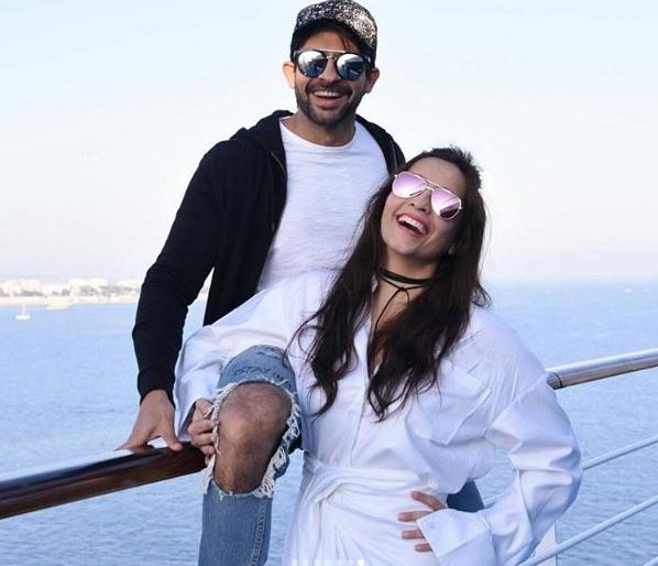 Hussein is doing a voyage with his wife | हुसैन पत्नीसोबत व्हेकेशन करतोय एन्जॉय Hussein is doing a voyage with his wife | हुसैन पत्नीसोबत व्हेकेशन करतोय एन्जॉय