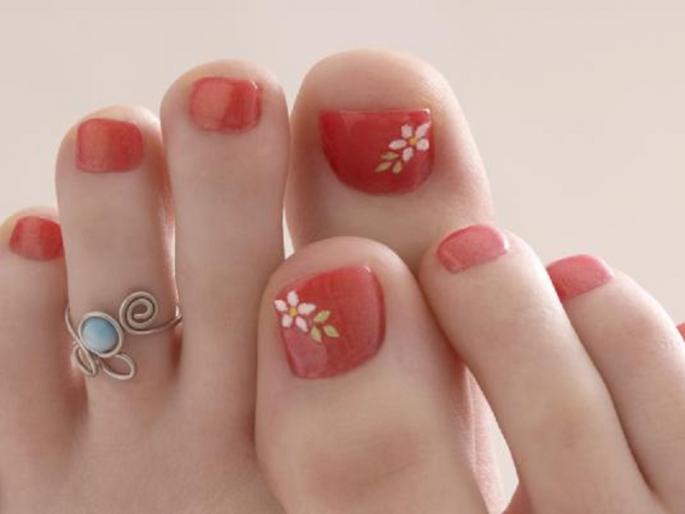 Fashion: Increase in 'to-rings' for trendy look! | Fashion : ट्रेंडी लूकसाठी ‘टो-रिंग’ची वाढली क्रेझ !