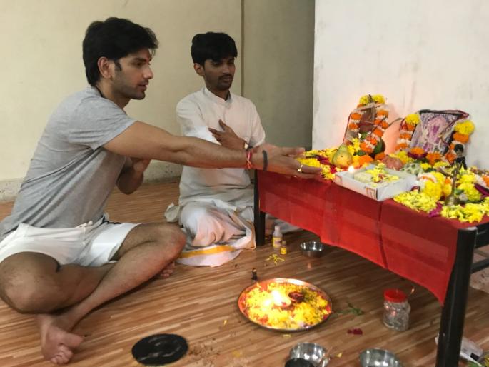Rahul Sharman celebrates his birthday by praying for Lord Kalabhairav | भगवान कालभैरवची प्रार्थना करून राहुल शर्माने साजरा केला आपला वाढदिवस Rahul Sharman celebrates his birthday by praying for Lord Kalabhairav | भगवान कालभैरवची प्रार्थना करून राहुल शर्माने साजरा केला आपला वाढदिवस