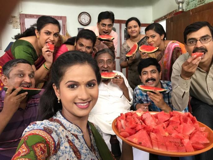 'Kalingaad Party' by artists from Zee Youth's Kattabati series | झी युवावरील कट्टीबट्टी मालिकेतील कलाकारांची 'कलिंगड पार्टी' 'Kalingaad Party' by artists from Zee Youth's Kattabati series | झी युवावरील कट्टीबट्टी मालिकेतील कलाकारांची 'कलिंगड पार्टी'