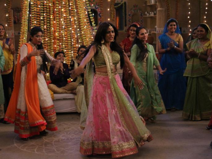 Thousands sing in this song of your wedding concert! | आपल्या विवाहाच्या संगीत कार्यक्रमात निम्की लावणार या गाण्यावर ठुमके!