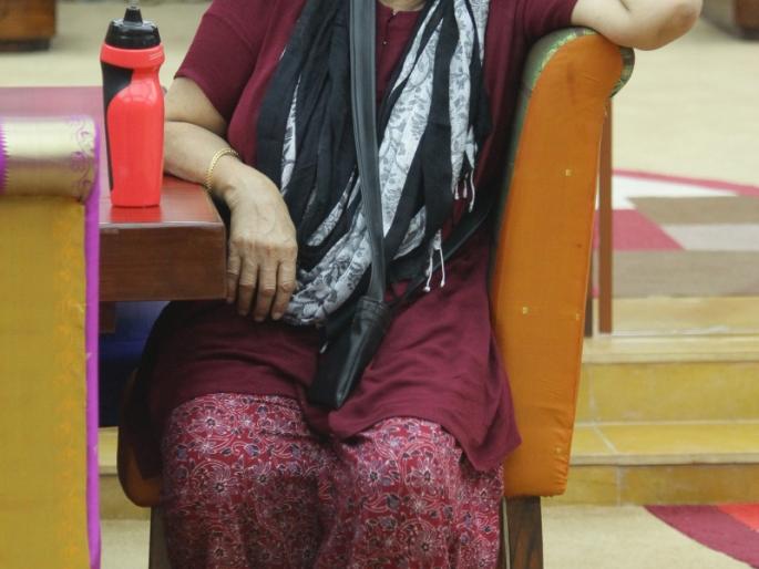 So Usha Nadkarni was alone in Marathi Big Boss house? | म्हणून मराठी बिग बॉस घरात उषा नाडकर्णी पडल्या एकट्या? So Usha Nadkarni was alone in Marathi Big Boss house? | म्हणून मराठी बिग बॉस घरात उषा नाडकर्णी पडल्या एकट्या?