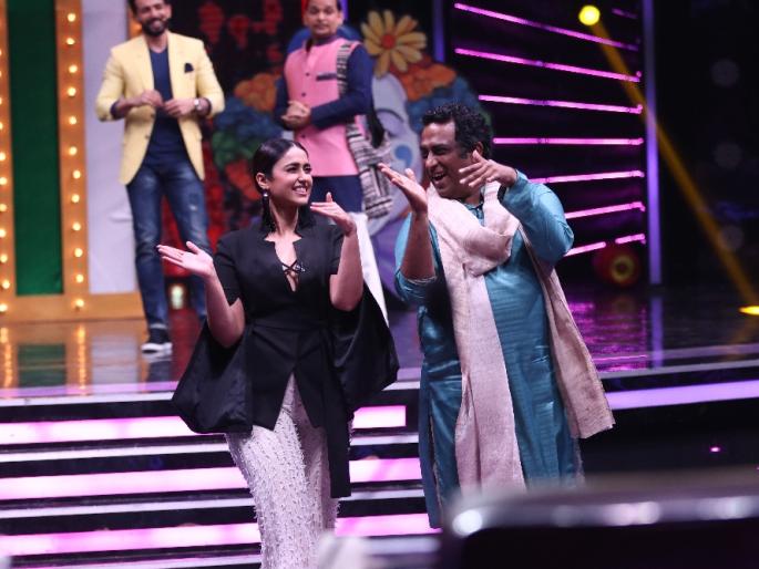 Ileana D'Cruz remembers fresh snowballs on Super Dancer 2's set | ​सुपर डान्सर २ च्या सेटवर इलियाना डिक्रूझने ताज्या केल्या बर्फीच्या आठवणी