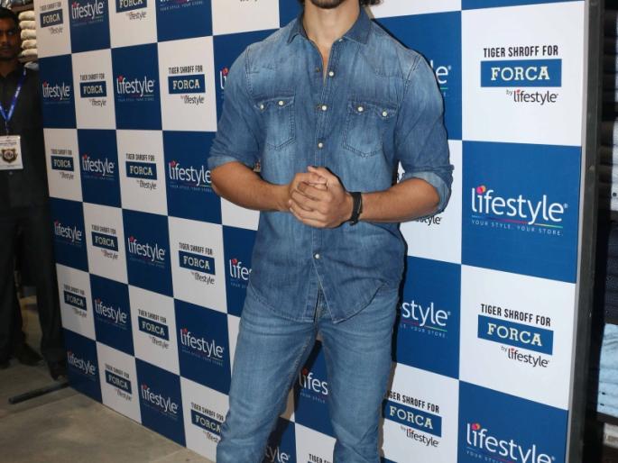 Style style of Tiger Shroff! | टायगर श्रॉफचा स्टायलिश अंदाज!