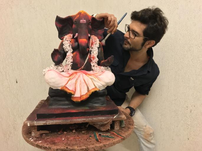 Eco-Friendly Ganesh idol of Rakesh Bapat came out of the house | राकेश बापटने घरातच साकारली इको फ्रेंडली गणेशमूर्ती