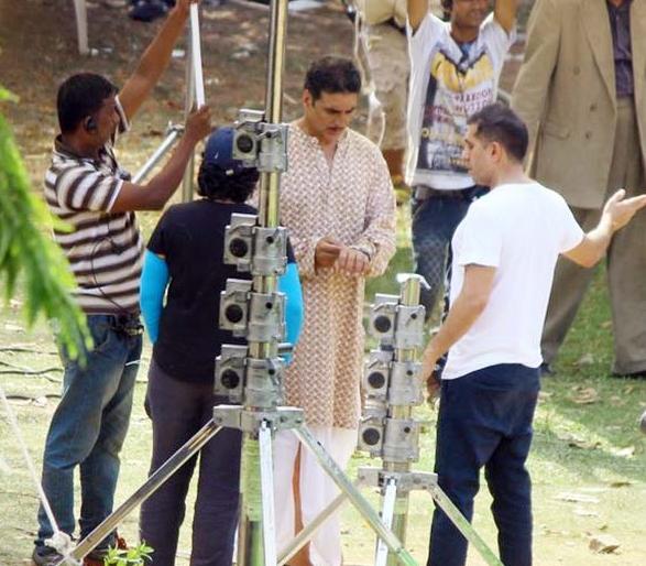Akshay Kumar is shooting in the countryside for a song in the film | या चित्रपटातील गाण्यासाठी देसी लूकमध्ये शूट करतोय अक्षय कुमार