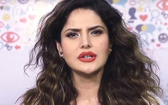 Salman Khan's actress told the trollers; Said, 'My hand is bigger than yours.' | सलमान खानच्या ‘या’ अभिनेत्रीने ट्रोलर्सला सुनावले; म्हटले, ‘तुझ्या गालापेक्षा माझा हात मोठा आहे’! Salman Khan's actress told the trollers; Said, 'My hand is bigger than yours.' | सलमान खानच्या ‘या’ अभिनेत्रीने ट्रोलर्सला सुनावले; म्हटले, ‘तुझ्या गालापेक्षा माझा हात मोठा आहे’!