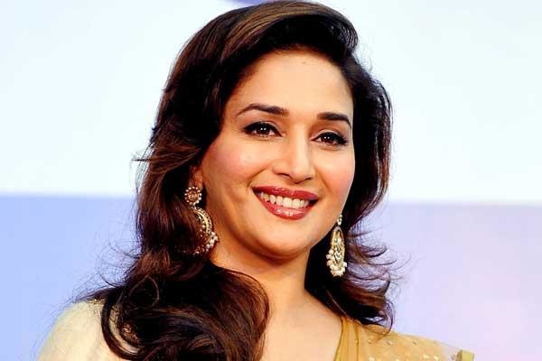 Moderate response to Madhuri's bucket list, according to the trend | ट्रेंडनुसार माधुरीच्या बकेट लिस्टबाबत समिश्र प्रतिक्रिया Moderate response to Madhuri's bucket list, according to the trend | ट्रेंडनुसार माधुरीच्या बकेट लिस्टबाबत समिश्र प्रतिक्रिया