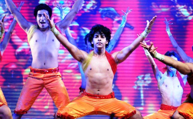 Shahid Kapoor's brother, you will be tired of watching this dirty dance, watch the video! | शाहिद कपूरच्या भावाचा हा भन्नाट डान्स बघून तुम्ही थक्क व्हाल, पाहा व्हिडीओ! Shahid Kapoor's brother, you will be tired of watching this dirty dance, watch the video! | शाहिद कपूरच्या भावाचा हा भन्नाट डान्स बघून तुम्ही थक्क व्हाल, पाहा व्हिडीओ!