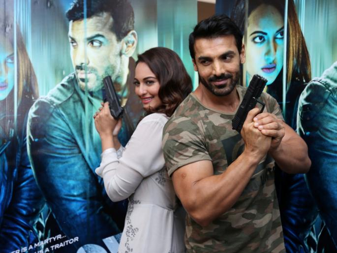 Army 'Force 2' team commemorates tribute! | जवानांना ‘फोर्स २’ टीमकडून श्रद्धांजली!