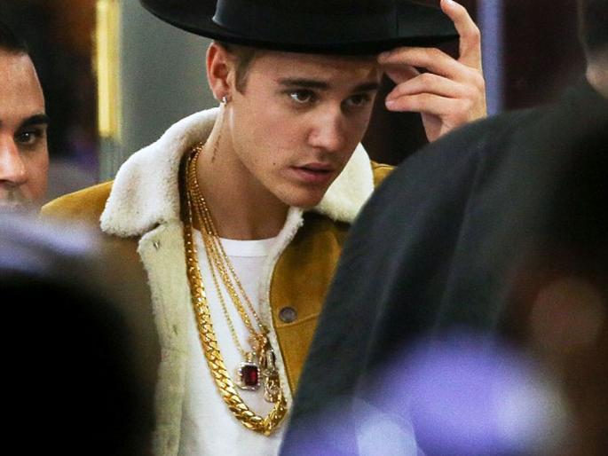 Justin Bieber has disappeared after the concert in Mumbai! | मुंबईतील कॉन्सर्टनंतर जस्टिन बीबर झाला गायब! Justin Bieber has disappeared after the concert in Mumbai! | मुंबईतील कॉन्सर्टनंतर जस्टिन बीबर झाला गायब!