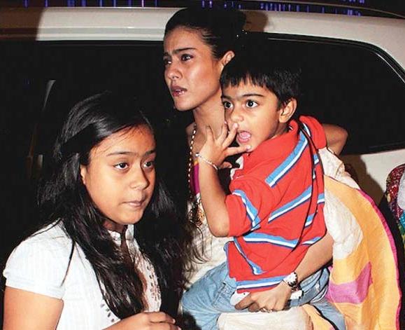OMG! Kajol can be done by her children after the house chores | ​OMG! काजोल तिच्या मुलांकडून करून घेते ही घरची कामं