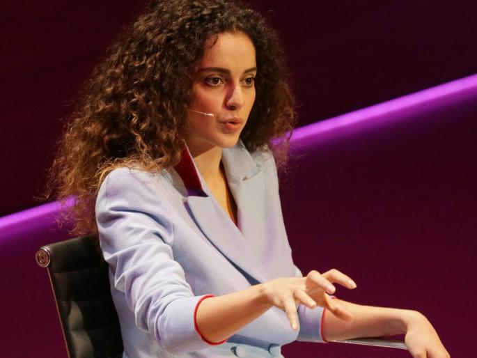Asking about Hrithik, Kangana said, ask gentle questions! | हृतिकबद्दल विचारल्यावर कंगना म्हणाली, सभ्य प्रश्न विचारा! Asking about Hrithik, Kangana said, ask gentle questions! | हृतिकबद्दल विचारल्यावर कंगना म्हणाली, सभ्य प्रश्न विचारा!