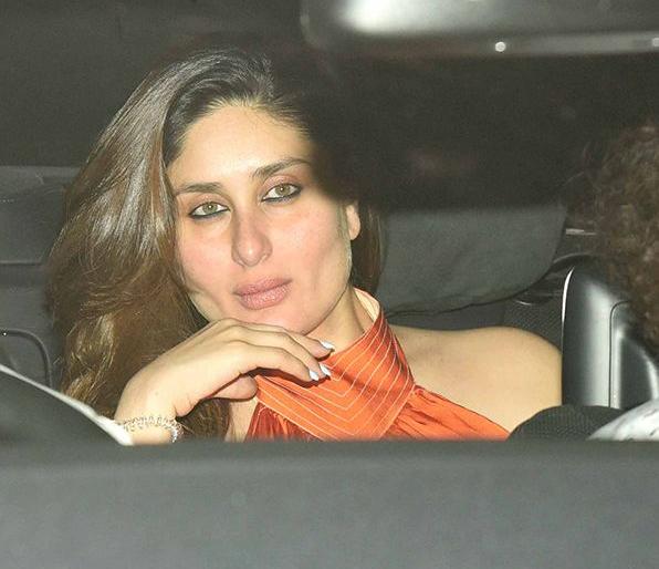 Damn Hot: Kareena Kapoor returns to her glamor! | Damn Hot : करिना कपूर पुन्हा परतली आपल्या ग्लॅम अवतारात! Damn Hot: Kareena Kapoor returns to her glamor! | Damn Hot : करिना कपूर पुन्हा परतली आपल्या ग्लॅम अवतारात!