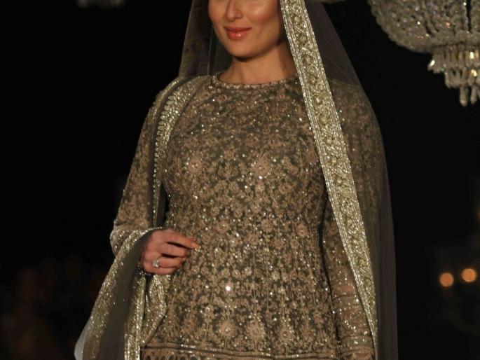 Not because of Karina, but 'this' stamped 'Veerre The Wedding'? | ​करिनामुळे नाही तर ‘यामुळे’ रखडला ‘वीरे दी वेडिंग’?