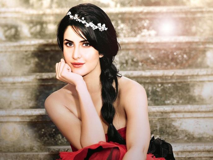 Katrina Kaif gets social media active due to fear of career | करिअरच्या भीतीमुळे कॅटरिना कैफ झाली सोशल मीडिया अॅक्टिव्ह!! Katrina Kaif gets social media active due to fear of career | करिअरच्या भीतीमुळे कॅटरिना कैफ झाली सोशल मीडिया अॅक्टिव्ह!!