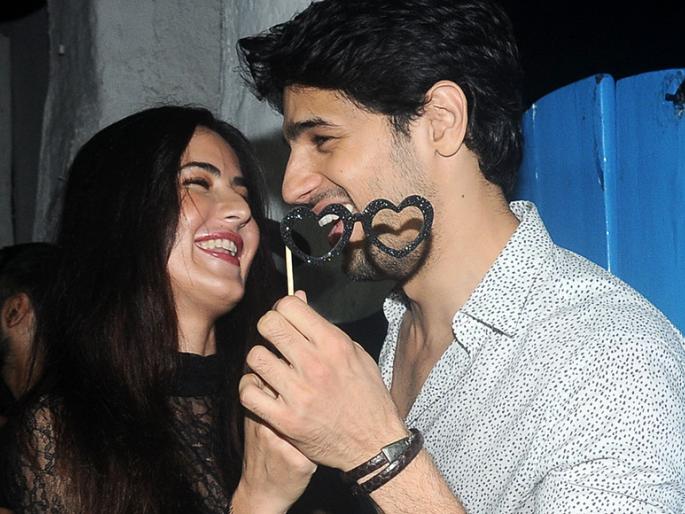 Siddharth admits Katrade's love affair | सिद्धार्थने दिली कॅटवरच्या ‘प्रेमाची’ कबुली!! Siddharth admits Katrade's love affair | सिद्धार्थने दिली कॅटवरच्या ‘प्रेमाची’ कबुली!!