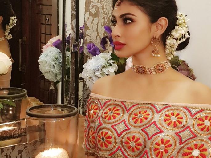 The news of Mauni Rai's breakup became false, celebrated Diwali celebrations with Boyfriend! | मौनी रायच्या ब्रेकअपची बातमी ठरली खोटी, बॉयफ्रेन्डसोबत असे केले झक्कास दिवाळी सेलिब्रेशन! The news of Mauni Rai's breakup became false, celebrated Diwali celebrations with Boyfriend! | मौनी रायच्या ब्रेकअपची बातमी ठरली खोटी, बॉयफ्रेन्डसोबत असे केले झक्कास दिवाळी सेलिब्रेशन!