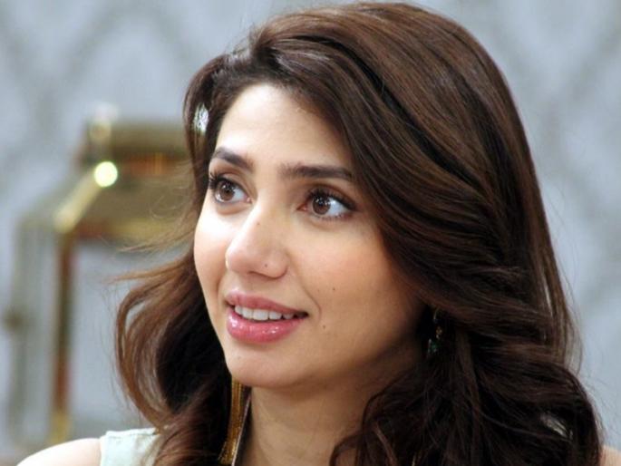 Raees 2 On Cards: Mahira Khan gives 'Rais 2' sign! | Raees 2 On Cards : माहिरा खानने दिले ‘रईस २’ चे संकेत!