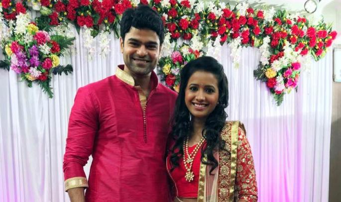 Mayuri and Piyush get married in January | मयुरी आणि पियुष जानेवारीमध्ये अडकणार विवाहबंधनात Mayuri and Piyush get married in January | मयुरी आणि पियुष जानेवारीमध्ये अडकणार विवाहबंधनात