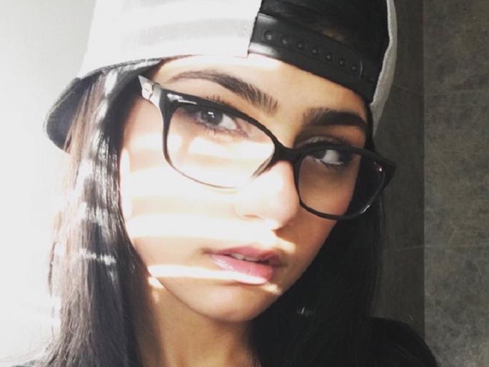 X Porn Star Mia Will Khalifa Really Dabu In Indian Film? | एक्स पोर्न स्टार मिया खलिफा खरचं करणार का भारतीय चित्रपटात डेब्यू? X Porn Star Mia Will Khalifa Really Dabu In Indian Film? | एक्स पोर्न स्टार मिया खलिफा खरचं करणार का भारतीय चित्रपटात डेब्यू?