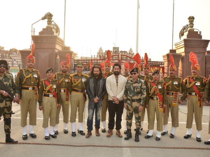 Mohit Raina and Mukul Dev chanted them with Indian soldiers | मोहित रैना आणि मुकुल देवने भारतीय सैनिकांसोबत मारल्या गप्पा