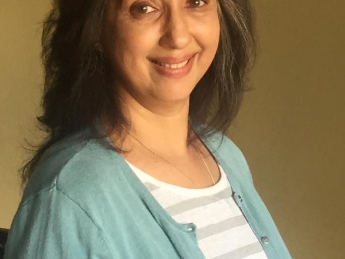 Nina Kulkarni says that she loves to work in different media | नीना कुलकर्णी सांगतात, विविध माध्यमांमध्ये काम करायला आवडते