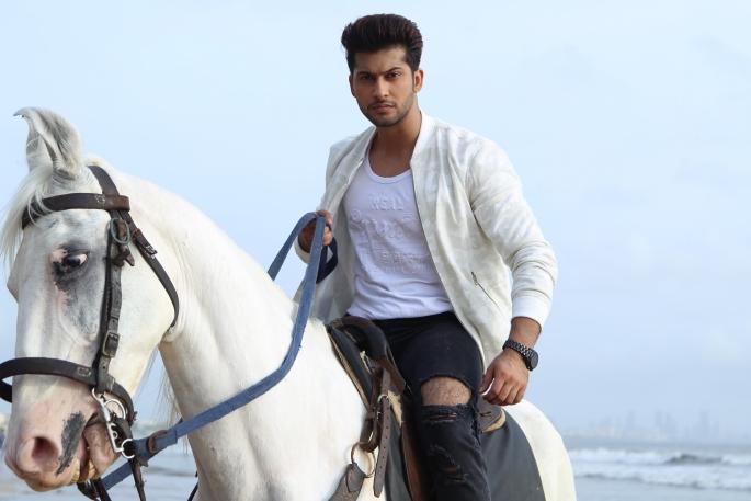 Namish Taneja will be a gift to 51 fans across the country! | नमिष तनेजा घेणार देशभरातील 51 चाहत्यांची भेट!