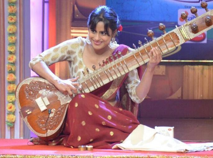 Actor Neha Mahajan became a musician | अभिनेत्री नेहा महाजन बनली म्युजीशियन Actor Neha Mahajan became a musician | अभिनेत्री नेहा महाजन बनली म्युजीशियन