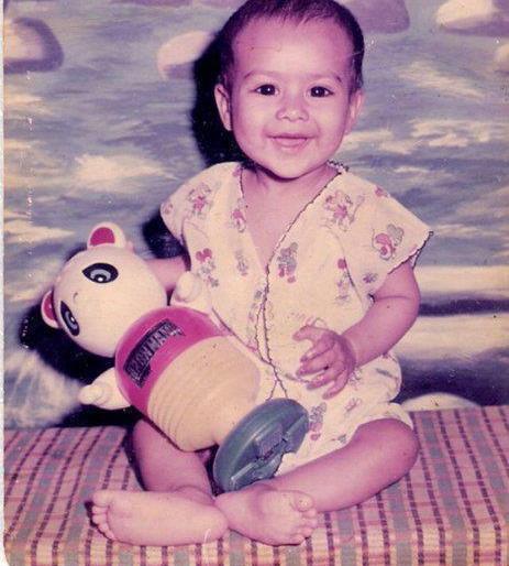 Niya Sharma's childhood photo came in front? Such reactions from Netizens | निया शर्माचा लहानपणीचा फोटो आला समोर?नेटीझन्सकडून मिळतायेत अशा प्रतिक्रिया
