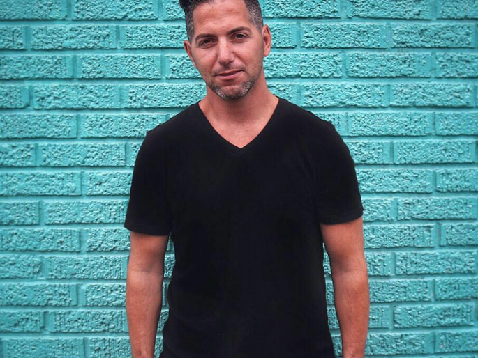 Designer to Nike and Adidas Tasal | डिझायनरवरून नाईके आणि आदिदासमध्ये टस्सल