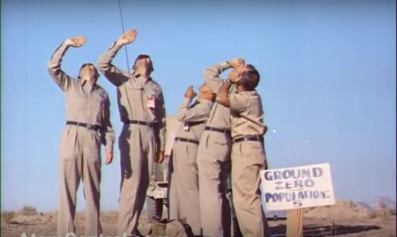 Daring to stand under the attack of atom bomb | ​अणुबॉम्ब स्फोटाखाली उभे राहण्याची यांनी केली होती डेअरिंग