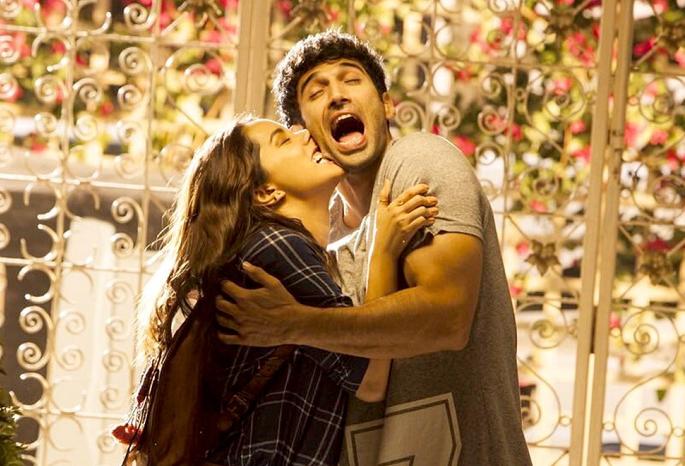 Launch 'Kara Chankara' song in 'Okay Janu' movie; See, Aditya Roy Kapoor - Shraddha Kapoor's romantic chemistry .. | ‘ओके जानू’ चित्रपटातील ‘कारा फंकारा’ गाणे लाँच; पाहा, आदित्य रॉय कपूर-श्रद्धा कपूरची रोमँटिक केमिस्ट्री.. Launch 'Kara Chankara' song in 'Okay Janu' movie; See, Aditya Roy Kapoor - Shraddha Kapoor's romantic chemistry .. | ‘ओके जानू’ चित्रपटातील ‘कारा फंकारा’ गाणे लाँच; पाहा, आदित्य रॉय कपूर-श्रद्धा कपूरची रोमँटिक केमिस्ट्री..
