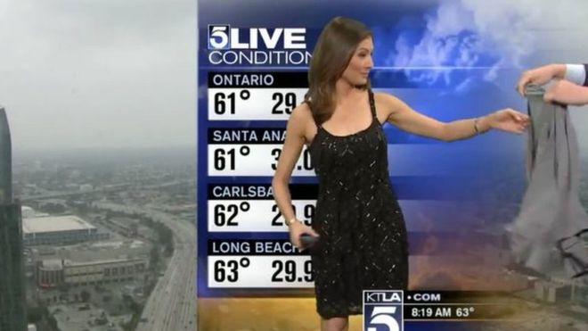 ... this is an insult to the TV anchor 'an air'! | ...हा तर टीव्ही अँकरचा ‘आॅन एअर’ अपमान!