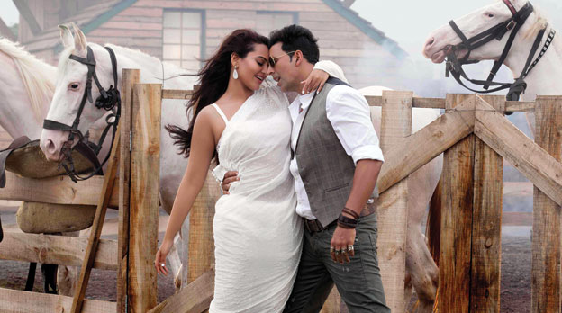 Akshay-Sonakshi Romance in 'Namaste England'! | ‘नमस्ते इंग्लंड’ मध्ये अक्षय-सोनाक्षीचा रोमान्स! Akshay-Sonakshi Romance in 'Namaste England'! | ‘नमस्ते इंग्लंड’ मध्ये अक्षय-सोनाक्षीचा रोमान्स!