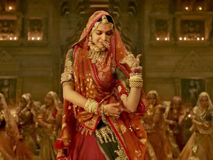 Padmavati: Look at Deepika Padukone in the song 'Ghoomar' | Padmavati: पाहा ‘घूमर’ गाण्यात दीपिका पदुकोणच्या दिलखेचक अदा