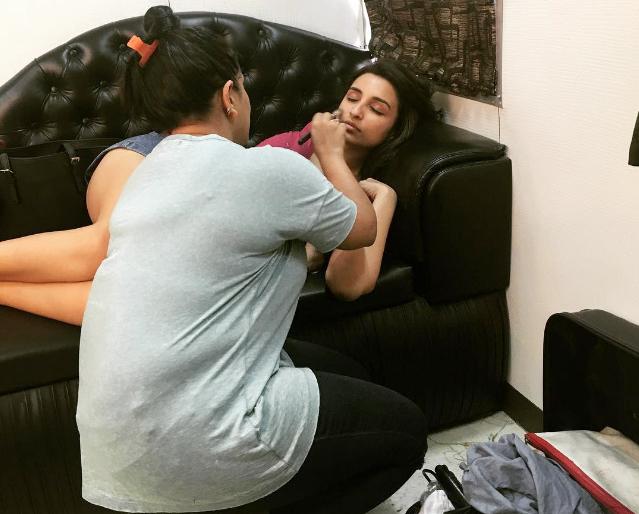 25 hours of shooting continuous shooting ... | ​परिणीतिची २५ तास सलग शूटींग...