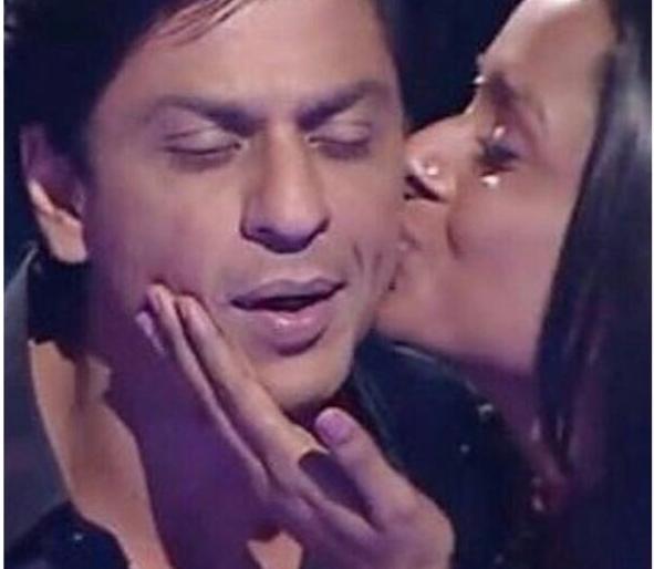 Shah Rukh Khan and he came back after 10 years together | शाहरूख खान आणि ती तब्बल 10 वर्षांनी पुन्हा आले एकत्र Shah Rukh Khan and he came back after 10 years together | शाहरूख खान आणि ती तब्बल 10 वर्षांनी पुन्हा आले एकत्र
