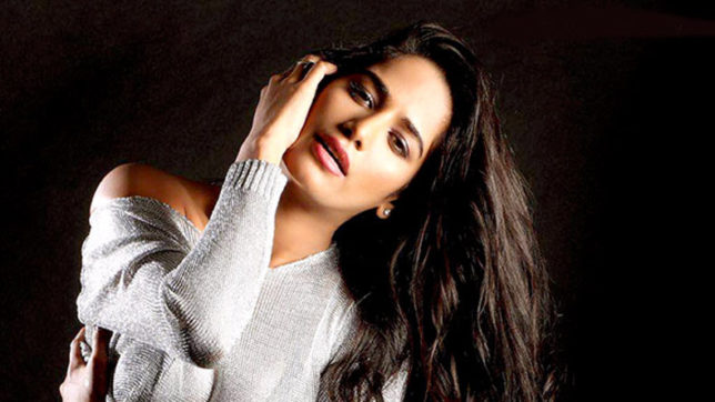 Controversy Queen Poonam Pandey again did the work, the users said the head of the place? | कॉन्ट्राव्हर्सी क्वीन पूनम पांडेने पुन्हा केले हे काम,युजर्स म्हणाले डोकं ठिकाणावर आहे का? Controversy Queen Poonam Pandey again did the work, the users said the head of the place? | कॉन्ट्राव्हर्सी क्वीन पूनम पांडेने पुन्हा केले हे काम,युजर्स म्हणाले डोकं ठिकाणावर आहे का?
