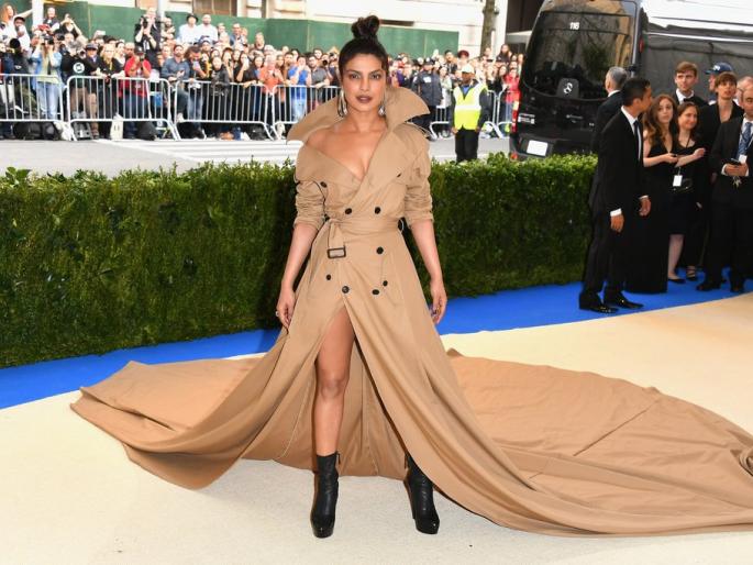 'Mate Gala 2017': Priyanka Chopra's 'Ghagra', 'Gharka' becomes 'Breaking News'! | ‘मेट गाला २०१७’: प्रियांका चोप्राचा घेरदार ‘घागरा’ ठरला ‘ब्रेकिंग न्यूज’! 'Mate Gala 2017': Priyanka Chopra's 'Ghagra', 'Gharka' becomes 'Breaking News'! | ‘मेट गाला २०१७’: प्रियांका चोप्राचा घेरदार ‘घागरा’ ठरला ‘ब्रेकिंग न्यूज’!