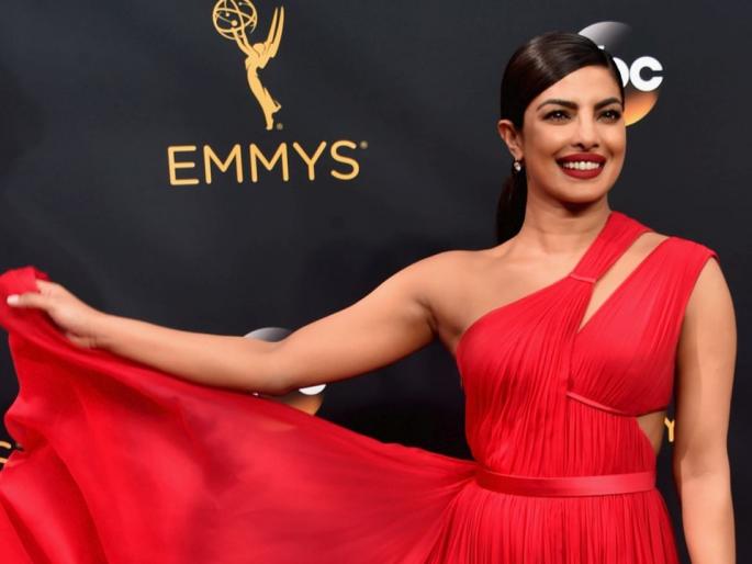 Priyanka gets marriage proposal on red carpet! | रेड कार्पेटवर प्रियांकाला मिळाला लग्नाचा प्रस्ताव! Priyanka gets marriage proposal on red carpet! | रेड कार्पेटवर प्रियांकाला मिळाला लग्नाचा प्रस्ताव!