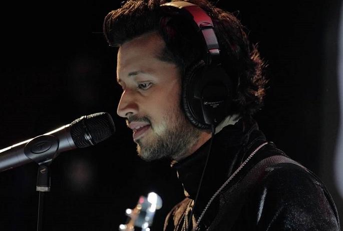 Asif Aslam rejects the promotion of Bollywood song promotion! | बॉलिवूड गाण्याच्या प्रमोशनला पाकी गायक आतिफ असलमचा नकार! Asif Aslam rejects the promotion of Bollywood song promotion! | बॉलिवूड गाण्याच्या प्रमोशनला पाकी गायक आतिफ असलमचा नकार!