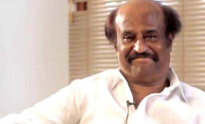 Superstar Rajinikanth understood the beggar's 10 rupees note | सुपरस्टार रजनीकांतला भिकारी समजून दिली १० रुपयांची नोट Superstar Rajinikanth understood the beggar's 10 rupees note | सुपरस्टार रजनीकांतला भिकारी समजून दिली १० रुपयांची नोट