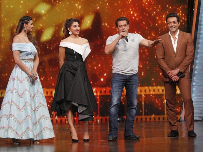 Visit to the show's set by Superstars for the promotion of 'Race 3' | 'रेस 3' च्या प्रमोशनसाठी य सुपरस्टार्सने दिली या शोच्या सेटला भेट  