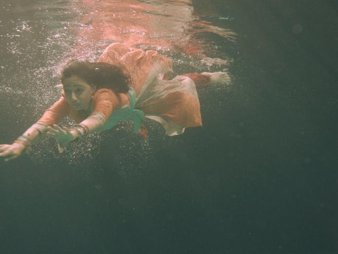 Inside the water | पानी के अंदर Inside the water | पानी के अंदर